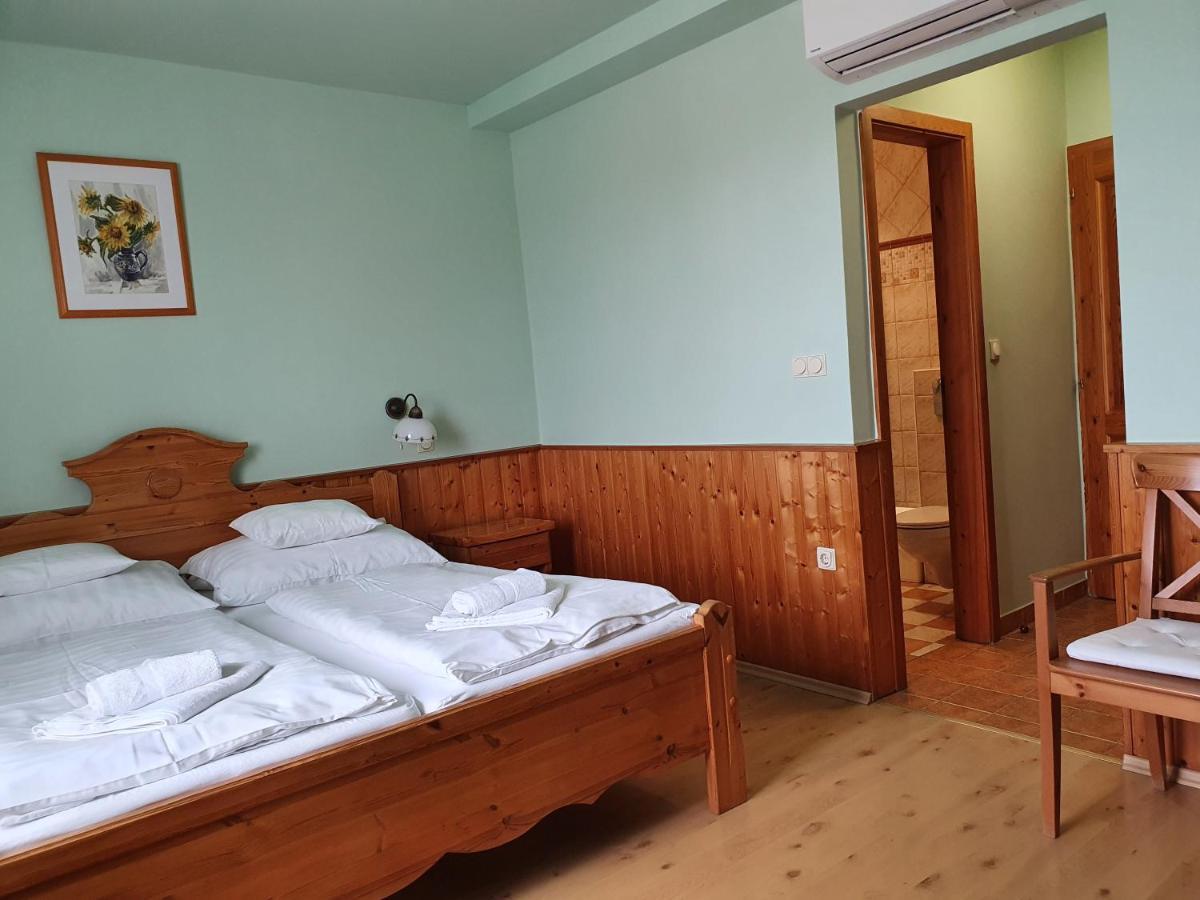 Bozi Rozi Panzio Hotel Fertoboz Room photo
